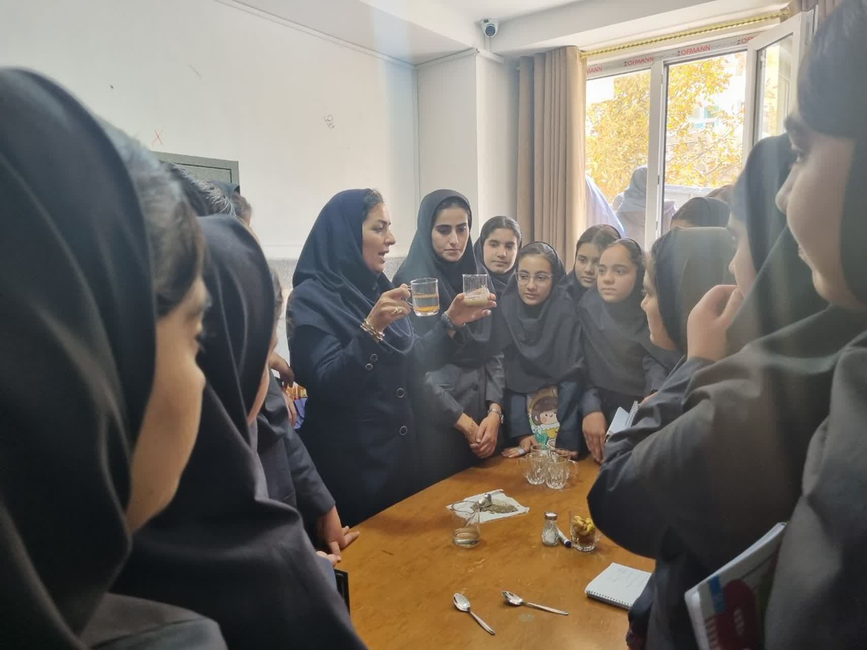 در گوهران عشق به یادگیری جاری است