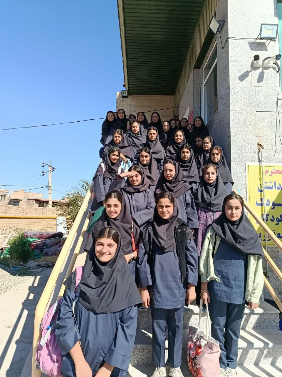 به وقت ورزش در استخر