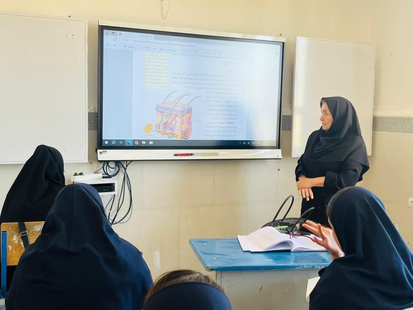 تدریس دروس توسط دبیران گوهران