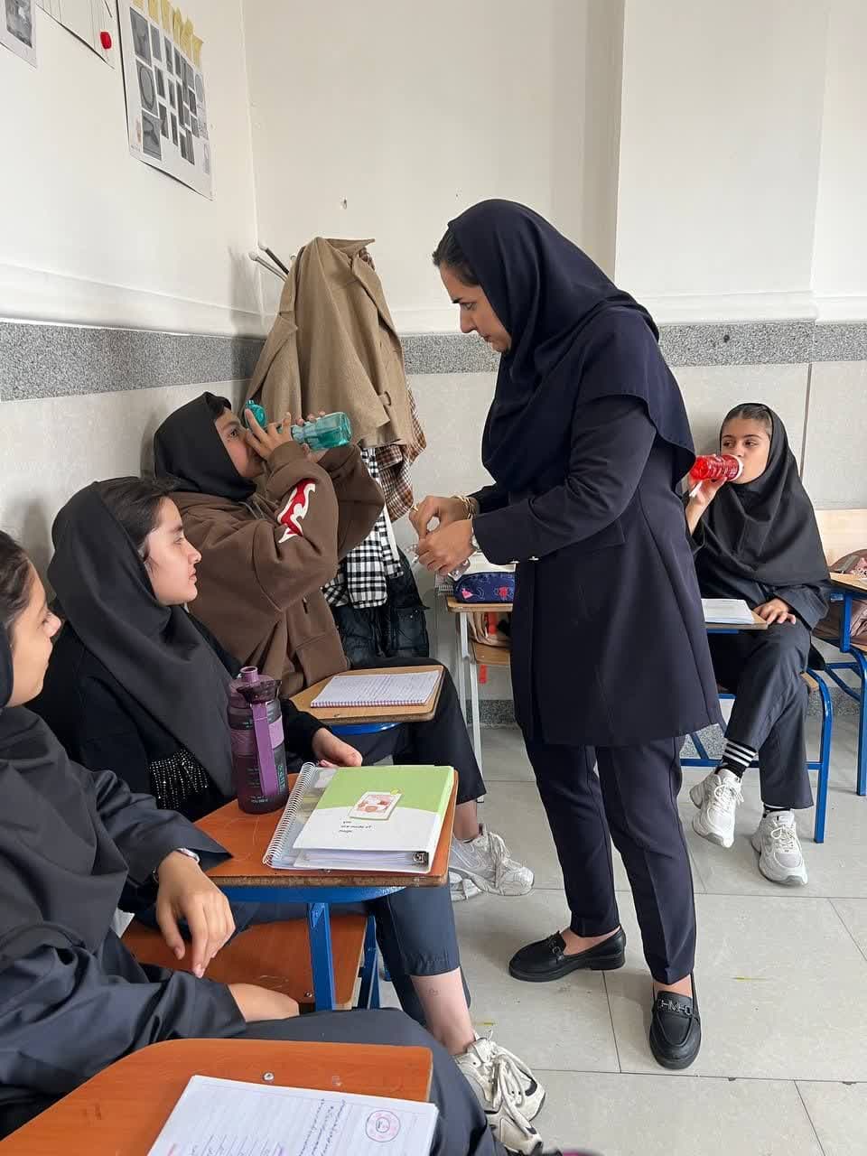 توزیع قرص آهن به دانش آموزان