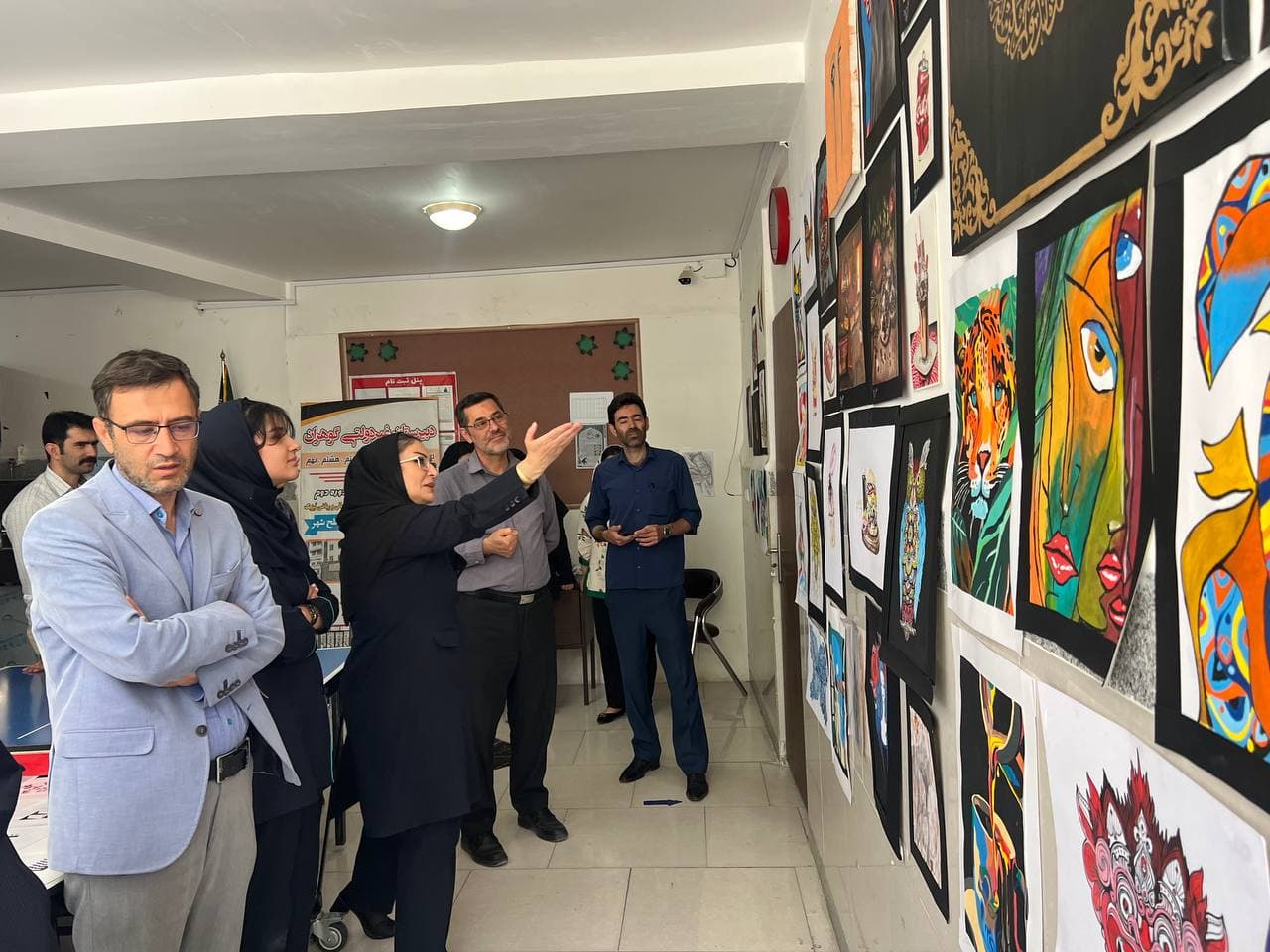 جلسات بازدید اداره آموزش و پرورش و ارائه طرح های رشته گرافیک کاردانش